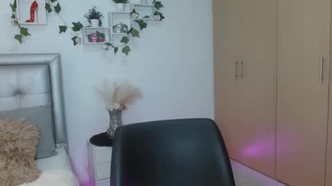 miiaa_k online show from 02/03/26, 08:30