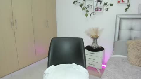 miiaa_k online show from 07/01/26, 11:23