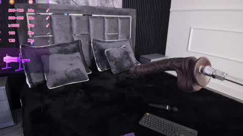 Snapshot of miiaamonroee chatting on 01/14/25, 08:48 Mia Monroe online show from 01/14/25, 08:48