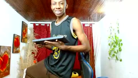 milo online show from 03/18/26, 08:56