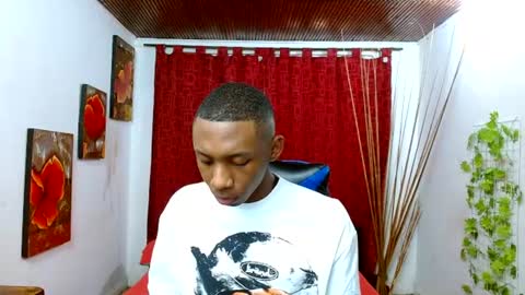 Snapshot of miilo18 chatting on 05/19/26, 06:47 milo online show from 05/19/26, 06:47