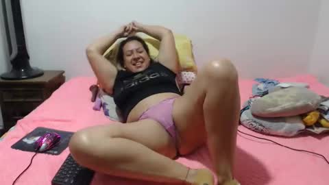 Snapshot of miilu74 chatting on 10/01/25, 04:18 Miilu74 online show from 10/01/25, 04:18