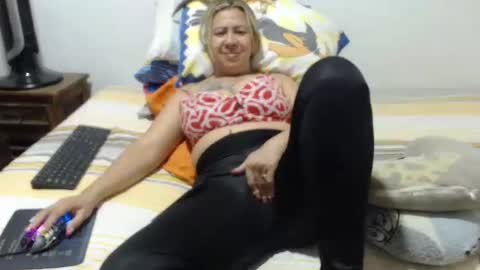 Snapshot of miilu74 chatting on 11/17/25, 03:18 Miilu74 online show from 11/17/25, 03:18