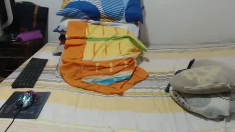 Snapshot of miilu74 chatting on 11/28/25, 03:25 Miilu74 online show from 11/28/25, 03:25