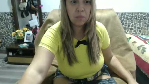 Snapshot of miilu74 chatting on 12/15/25, 11:36 Miilu74 online show from 12/15/25, 11:36