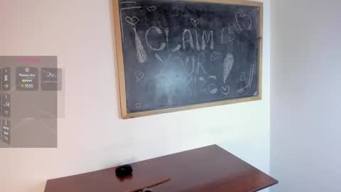 Snapshot of miiss_evaa chatting on 01/31/25, 11:46 miiss_evaa online show from 01/31/25, 11:46