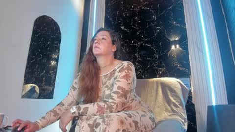 Snapshot of miiss_evaa chatting on 10/24/25, 11:28 miiss_evaa online show from 10/24/25, 11:28