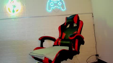 Snapshot of miiss_evaa chatting on 01/08/26, 11:12 miiss_evaa online show from 01/08/26, 11:12