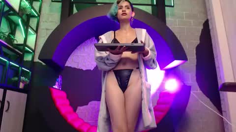 Snapshot of miistressblu chatting on 02/27/26, 04:07 Ammy online show from 02/27/26, 04:07