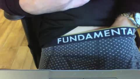 Snapshot of mik116 chatting on 12/23/24, 11:25 mik online show from 12/23/24, 11:25