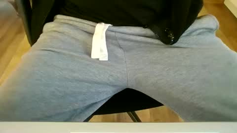 Snapshot of mik116 chatting on 11/07/25, 12:38 mik online show from 11/07/25, 12:38