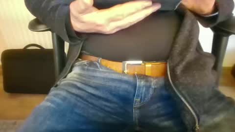 Snapshot of mik116 chatting on 11/13/25, 12:15 mik online show from 11/13/25, 12:15