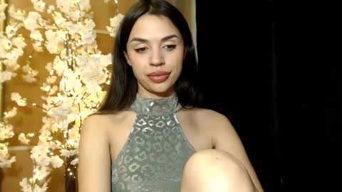 Snapshot of mika_gold7 chatting on 12/23/24, 08:03 Mika online show from 12/23/24, 08:03