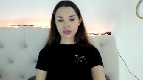 Mika online show from 12/15/25, 12:20