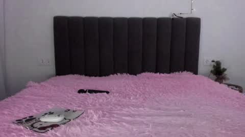 Mika online show from 12/30/24, 09:40