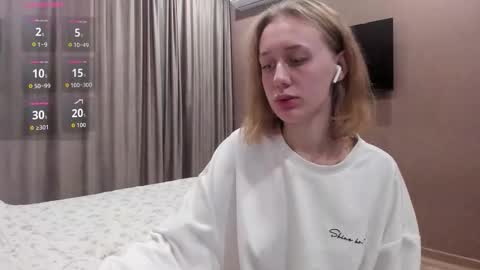 Mika online show from 11/04/25, 10:53