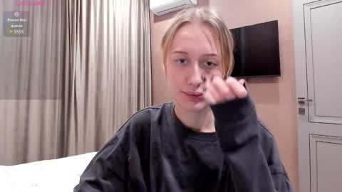 Mika online show from 12/13/25, 11:21