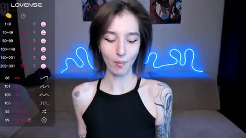 Snapshot of mika_reid chatting on 06/19/26, 11:03 Mika online show from 06/19/26, 11:03