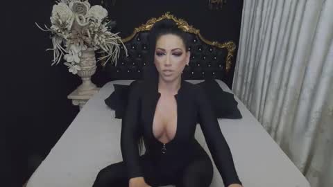 Snapshot of mikaelajensen chatting on 10/13/25, 03:17 Mikaela online show from 10/13/25, 03:17