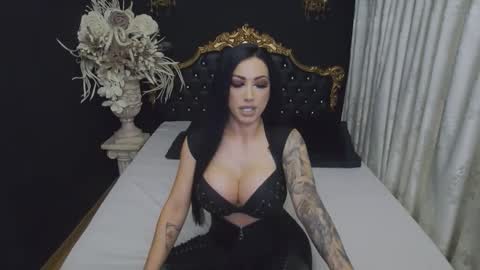 Snapshot of mikaelajensen chatting on 11/11/25, 04:45 Mikaela online show from 11/11/25, 04:45