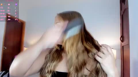 Snapshot of mikaelastonne chatting on 01/11/26, 12:43 Mikaela blondie bigass online show from 01/11/26, 12:43