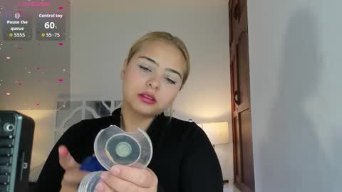 Mikaela blondie bigass online show from 02/22/26, 09:41