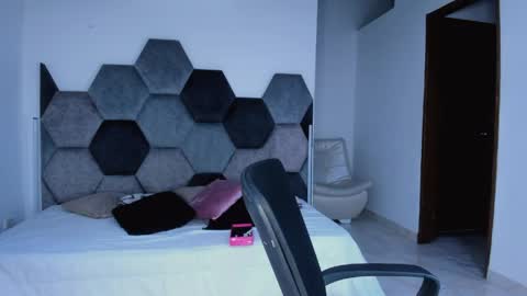 Mikaela blondie bigass online show from 05/01/26, 06:56