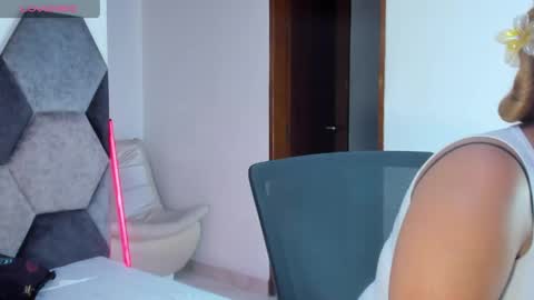 Mikaela blondie bigass online show from 05/25/26, 07:09