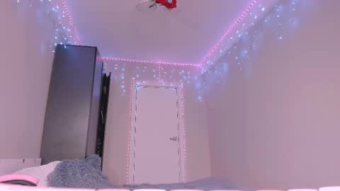mikaella_nicole online show from 04/28/26, 08:14