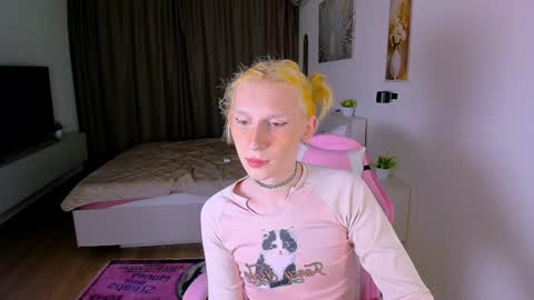 mikaella_nicole online show from 06/20/26, 07:05