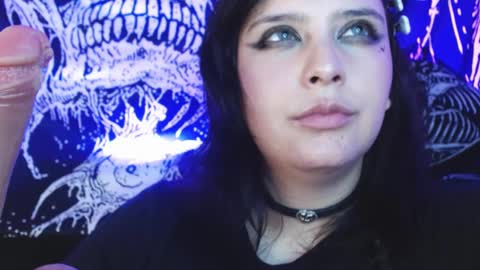 Snapshot of mikaskullcs chatting on 10/09/25, 05:27 Mika online show from 10/09/25, 05:27