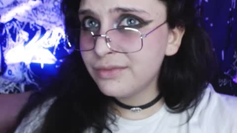 Snapshot of mikaskullcs chatting on 10/16/25, 10:11 Mika online show from 10/16/25, 10:11