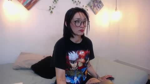 Snapshot of mikaza_akerman chatting on 05/11/26, 04:04 mikaza online show from 05/11/26, 04:04