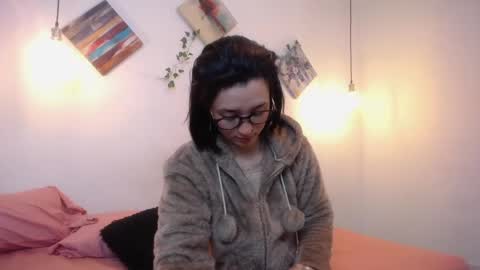 Snapshot of mikaza_akerman chatting on 05/18/26, 01:06 mikaza online show from 05/18/26, 01:06