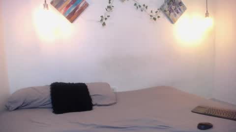Snapshot of mikaza_akerman chatting on 05/20/26, 12:55 mikaza online show from 05/20/26, 12:55