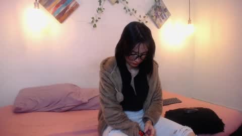 Snapshot of mikaza_akerman chatting on 05/27/26, 12:46 mikaza online show from 05/27/26, 12:46