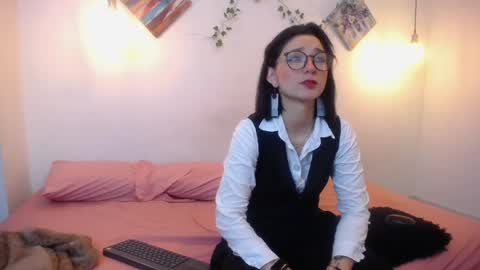 Snapshot of mikaza_akerman chatting on 05/30/26, 01:30 mikaza online show from 05/30/26, 01:30