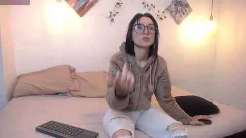 Snapshot of mikaza_akerman chatting on 06/11/26, 12:47 mikaza online show from 06/11/26, 12:47