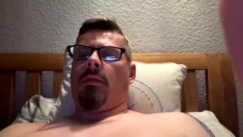 Snapshot of mike4u26 chatting on 10/14/25, 09:15 mike4u26 online show from 10/14/25, 09:15