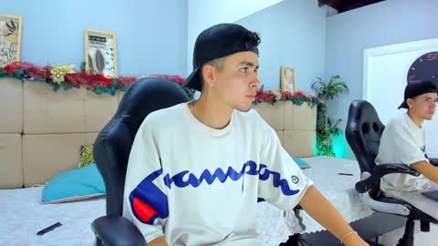 Mike 0233 online show from 12/29/24, 12:23