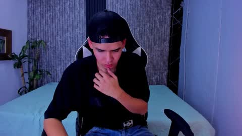 Mike 0233 online show from 10/10/25, 04:33