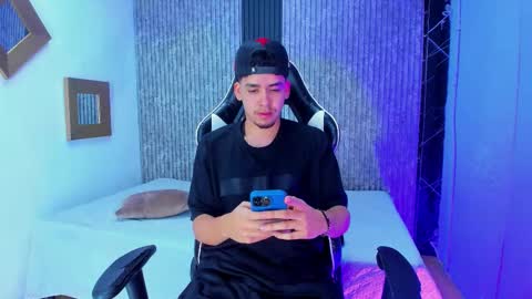 Mike 0233 online show from 01/11/26, 05:45