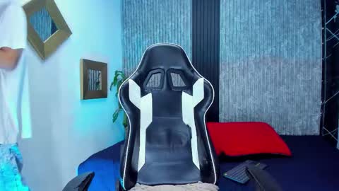 Mike 0233 online show from 01/14/26, 04:40