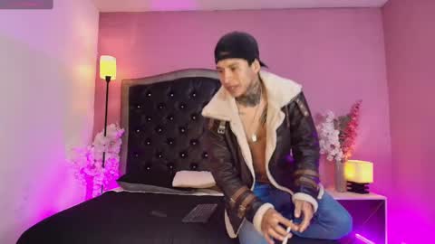 Snapshot of mike_and_sttar chatting on 09/17/25, 12:40 Mike and Sttar online show from 09/17/25, 12:40