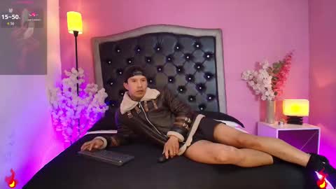 Snapshot of mike_and_sttar chatting on 11/07/25, 01:22 Mike and Sttar online show from 11/07/25, 01:22