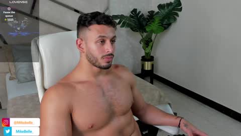 Snapshot of mike_belle chatting on 12/27/24, 12:18 Mike Belle online show from 12/27/24, 12:18