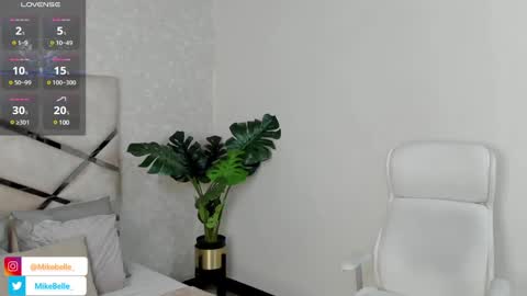 Snapshot of mike_belle chatting on 12/30/24, 08:58 Mike Belle online show from 12/30/24, 08:58