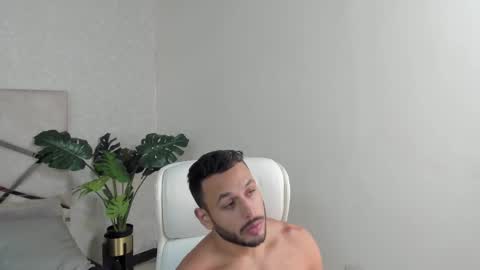 Snapshot of mike_belle chatting on 02/28/25, 10:06 Mike Belle online show from 02/28/25, 10:06