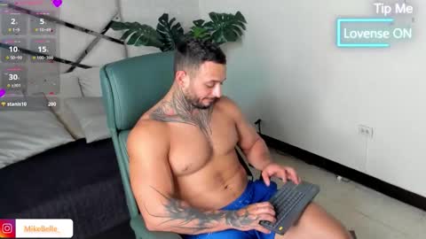 Snapshot of mike_belle chatting on 10/02/25, 08:27 Mike Belle online show from 10/02/25, 08:27