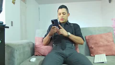 Snapshot of mike_fetish_ chatting on 02/05/26, 12:21 Im Mike online show from 02/05/26, 12:21